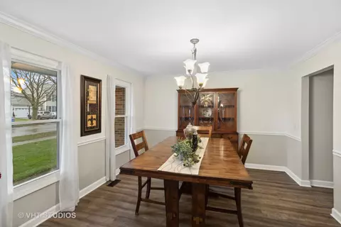Dining - 1055 Cobblers Crossing Rd, Elgin, IL 60120 photo 1 of 1