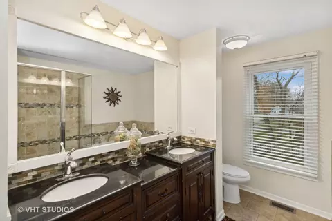 Bath - 1055 Cobblers Crossing Rd, Elgin, IL 60120 photo 2 of 4