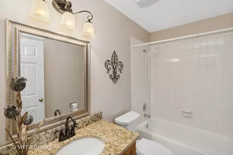 Bath - 1055 Cobblers Crossing Rd, Elgin, IL 60120 photo 4 of 4