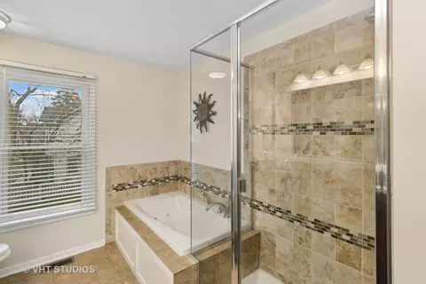 Bath - 1055 Cobblers Crossing Rd, Elgin, IL 60120 photo 3 of 4
