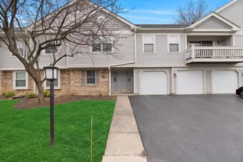 1218 Ballantrae Pl #A, Mundelein, IL 60060