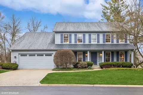 6387 Twin Oaks Ln, Lisle, IL 60532