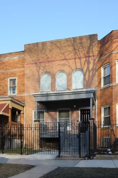 4211 S Prairie Ave, Chicago, IL 60653