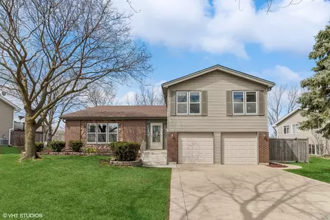 258 Langton Ln, Bloomingdale, IL 60108