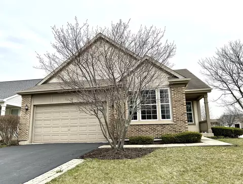 16433 Grandwood Lake Dr, Crest Hill, IL 60403
