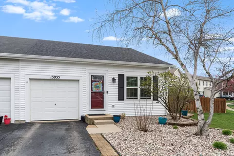 13935 S Oakdale Cir, Plainfield, IL 60544