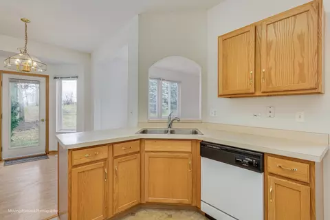 1086 Delta Dr, Elgin, IL 60123 photo 13
