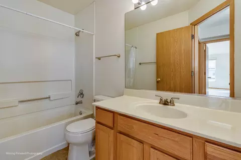 1086 Delta Dr, Elgin, IL 60123 photo 24