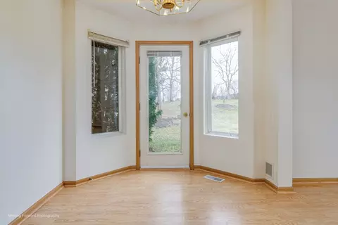 1086 Delta Dr, Elgin, IL 60123 photo 9