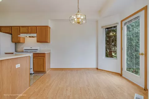 1086 Delta Dr, Elgin, IL 60123 photo 10