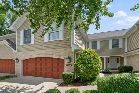 11124 Indian Woods Dr, Indian Head Park, IL 60525