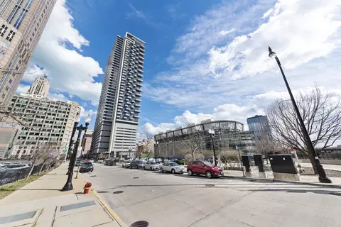 235 W Van Buren St #2217, Chicago, IL 60607