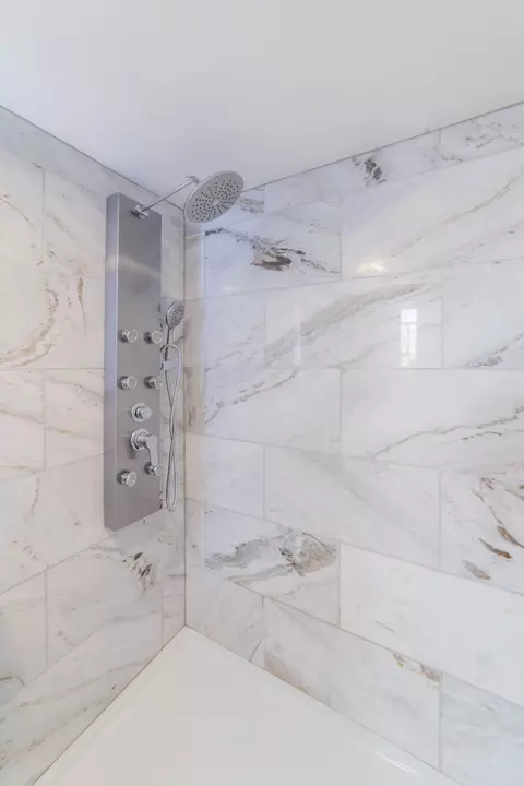 Bath - 14701 Langley Ave, Dolton, IL 60419 photo 4 of 4