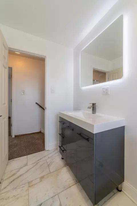 Bath - 14701 Langley Ave, Dolton, IL 60419 photo 2 of 4