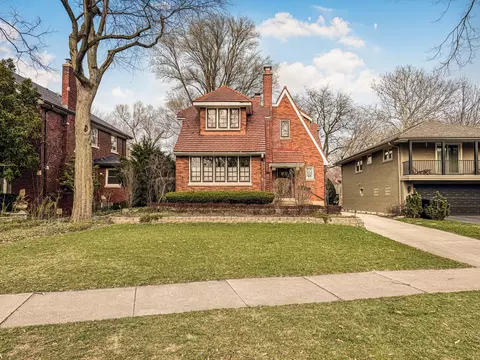 160 N Delaplaine Rd, Riverside, IL 60546