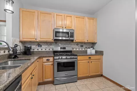 2437 Oneida Ln, Naperville, IL 60563 photo 8