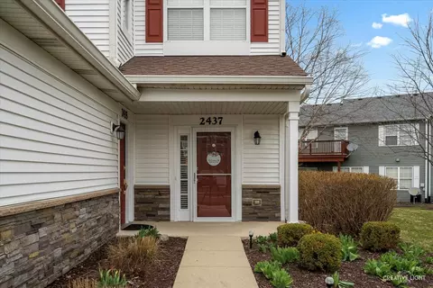 2437 Oneida Ln, Naperville, IL 60563 photo 2