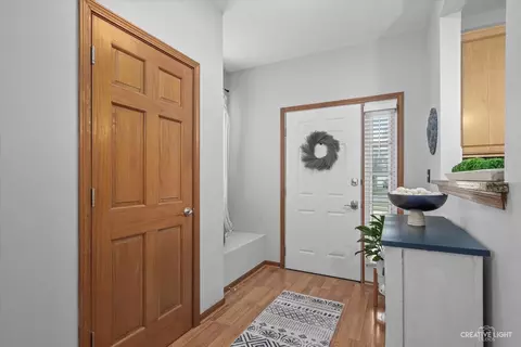 2437 Oneida Ln, Naperville, IL 60563 photo 3
