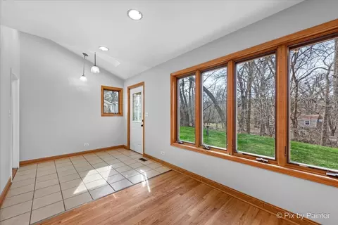 Entry Way - 7611 Beverly Way, Spring Grove, IL 60081 photo 5 of 8