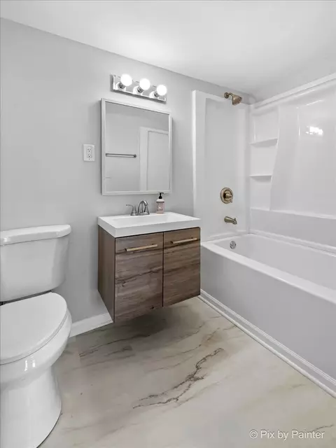 Bath - 7611 Beverly Way, Spring Grove, IL 60081 photo 1 of 2