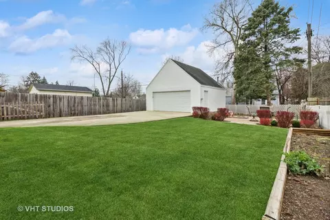 Exterior - 411 Ingleside Ave, Aurora, IL 60506 photo 2 of 9