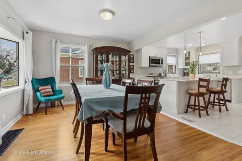 Dining - 411 Ingleside Ave, Aurora, IL 60506 photo 1 of 2