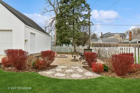 Exterior - 411 Ingleside Ave, Aurora, IL 60506 photo 3 of 9