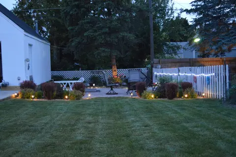 Exterior - 411 Ingleside Ave, Aurora, IL 60506 photo 4 of 9