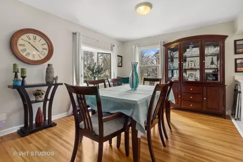 Dining - 411 Ingleside Ave, Aurora, IL 60506 photo 2 of 2
