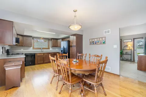 18025 Maple St, Lansing, IL 60438 photo 9