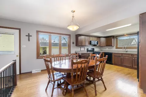 18025 Maple St, Lansing, IL 60438 photo 8