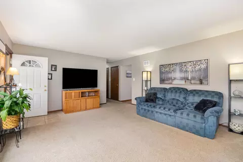 18025 Maple St, Lansing, IL 60438 photo 4