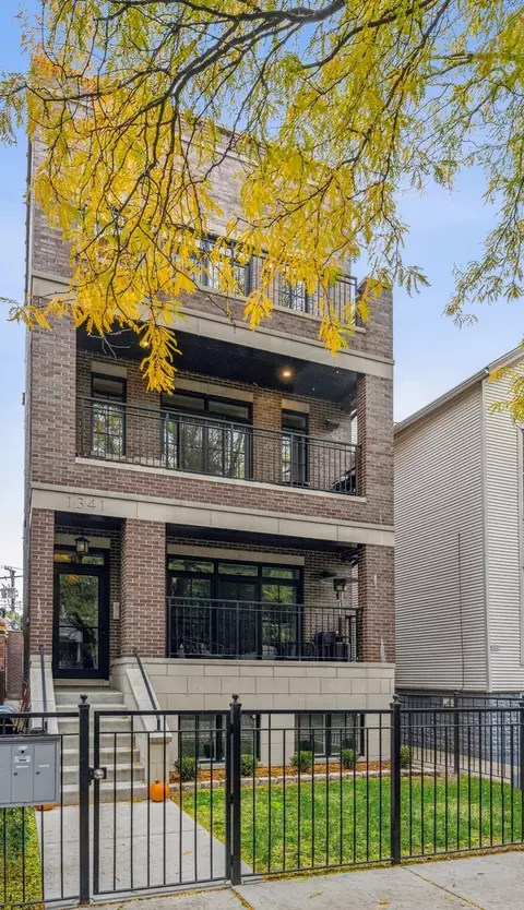 1341 W George St #1, Chicago, IL 60657