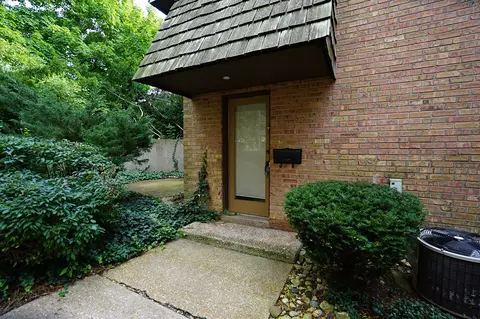 452 Russell St, Barrington, IL 60010
