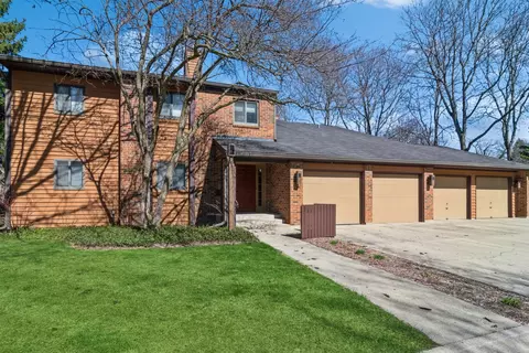 660 Waverly Dr #D, Elgin, IL 60120