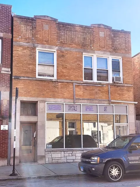 3655 W Montrose Ave, Chicago, IL 60618