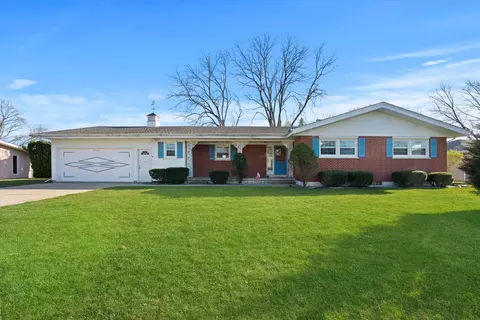 3703 W Young St, Mchenry, IL 60050