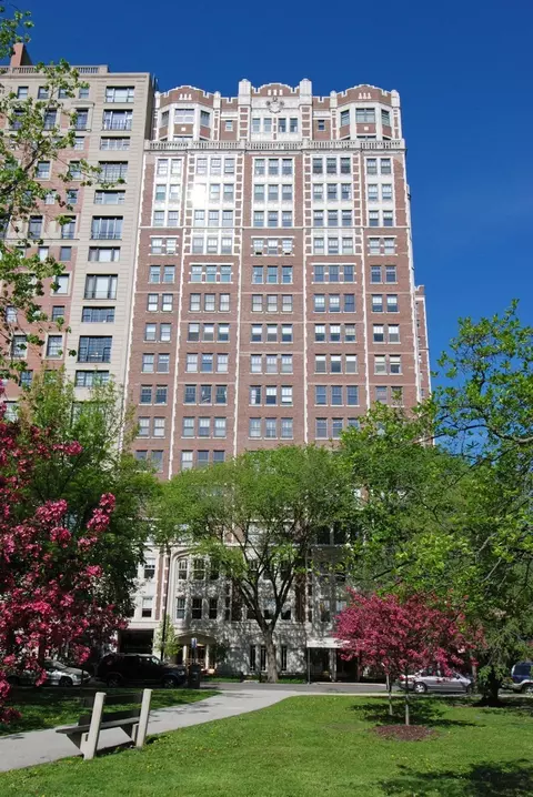 2440 N Lakeview Ave #19E, Chicago, IL 60614