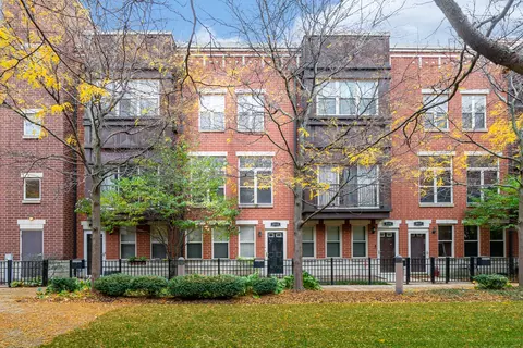 2513 S Calumet Ave, Chicago, IL 60616