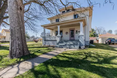 104 N Chestnut St, Princeton, IL 61356