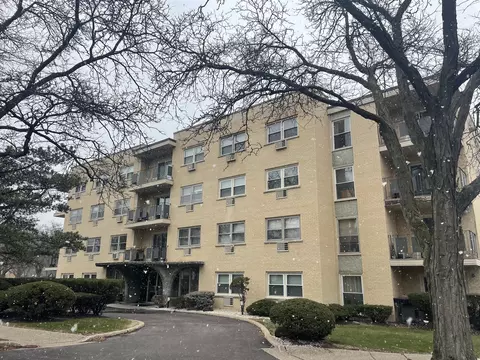 7801 Niles Center Rd #401, Skokie, IL 60077