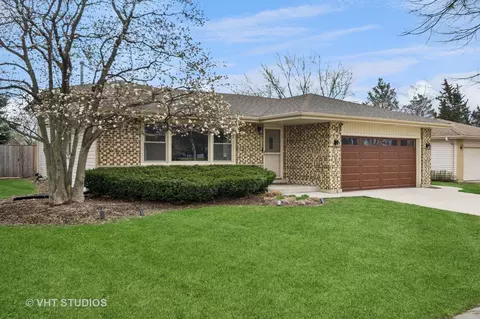 1833 W Spring Ridge Dr, Arlington Heights, IL 60004