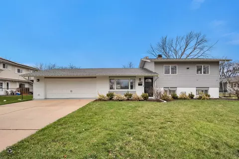440 W Berkley Ln, Hoffman Estates, IL 60169