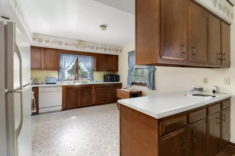 105 Pieper Cir, Delavan, IL 61734 photo 9