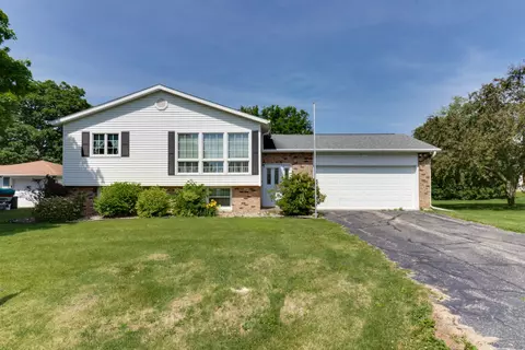 105 Pieper Cir, Delavan, IL 61734