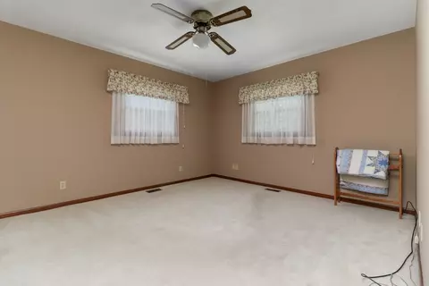 105 Pieper Cir, Delavan, IL 61734 photo 17