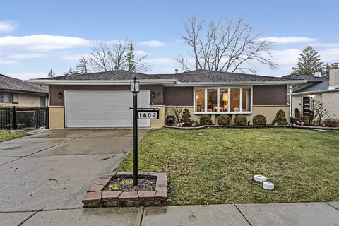 1602 Oneida Ln, Mount Prospect, IL 60056
