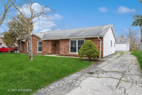 909 Harvard Ln, Matteson, IL 60443