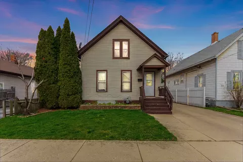 833 E Lake St, Aurora, IL 60506