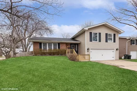 1405 Hassell Pl, Hoffman Estates, IL 60169